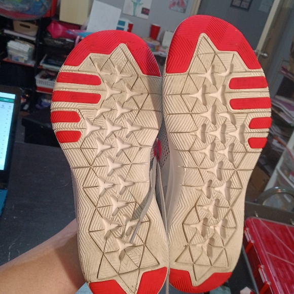 Nike shoes , size 8. - Picture 4 of 5